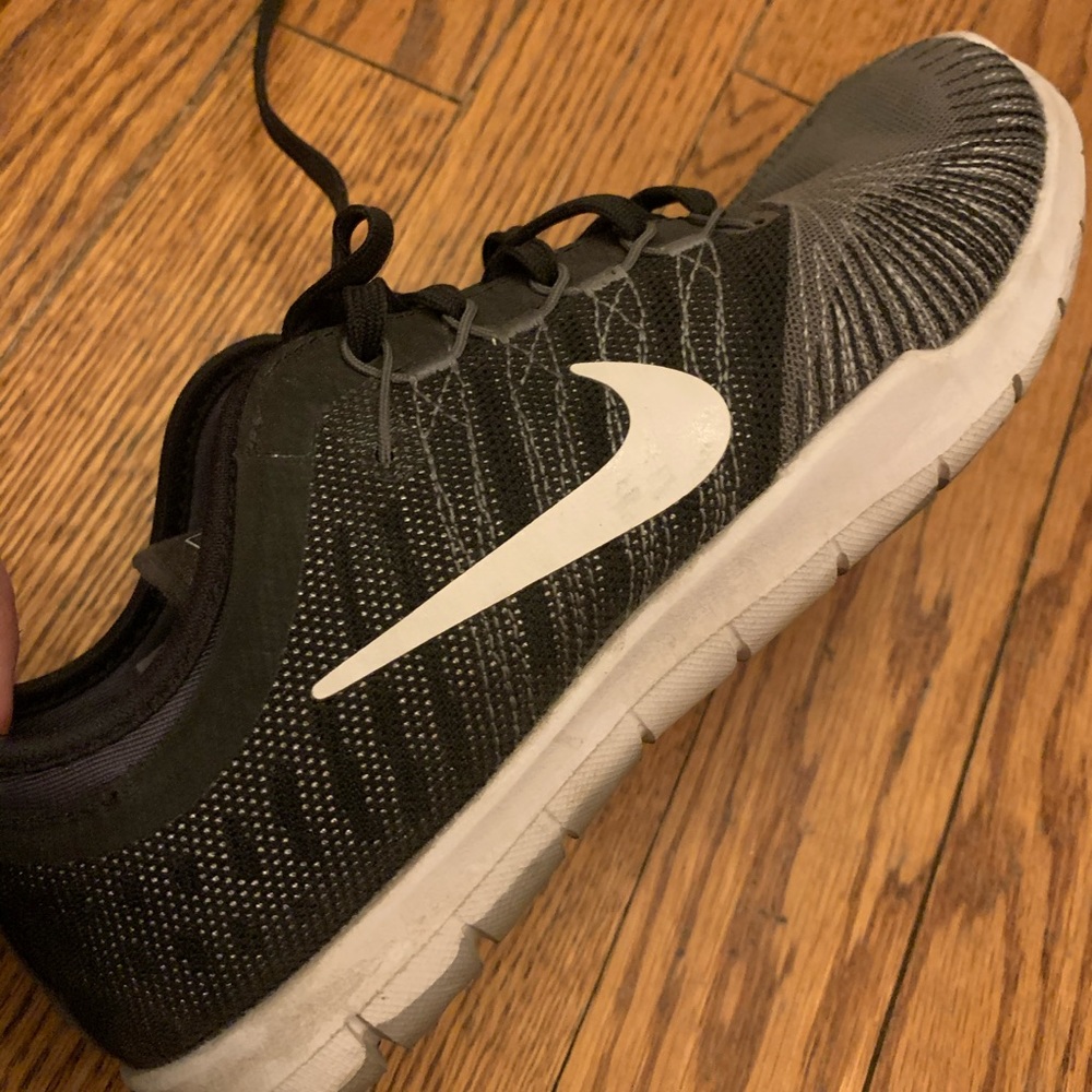 Size 6 Nike training flex adapt shoes